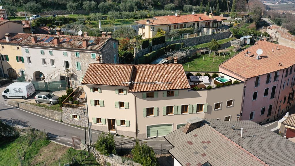 Casale di 290 mq in vendita Via Belvedere, Cavaion Veronese, Verona, Veneto
