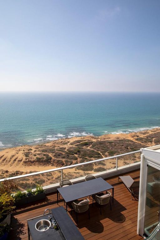 5 room luxury penthouse for sale in Netanya, Israel 130253846