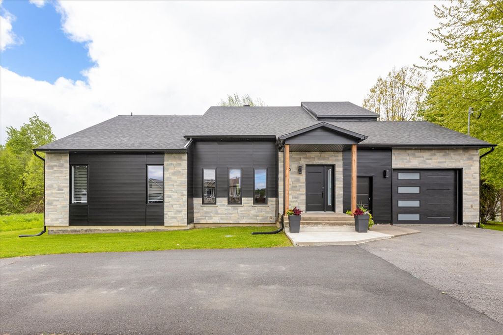 21 room luxury Detached House for sale in 300, rue Masson, Saint-Pierre-les-Becquets, Quebec - 132845337 - LuxuryEstate.com