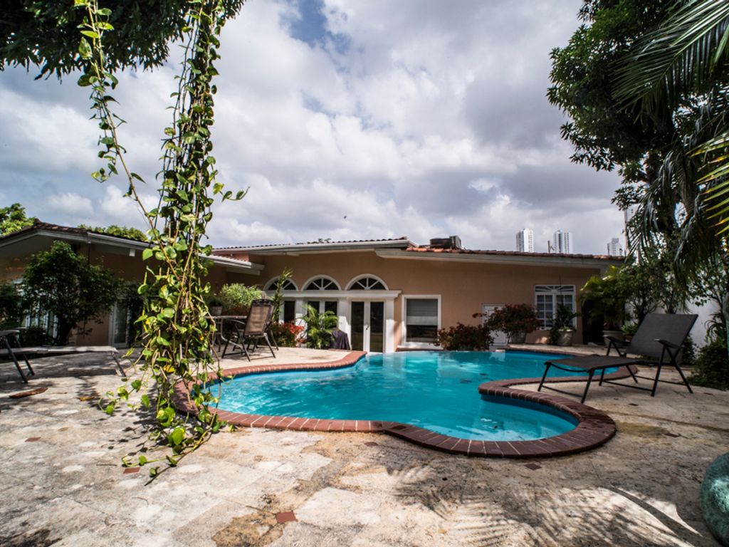 3 bedroom luxury House for sale in Altos del Golf, Panama City