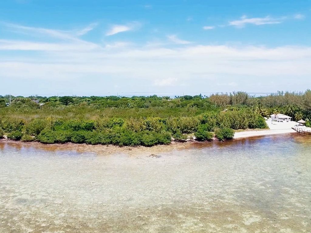 Building Land in 82900 Old State Highway, Upper Matecumbe Key, FL 33037