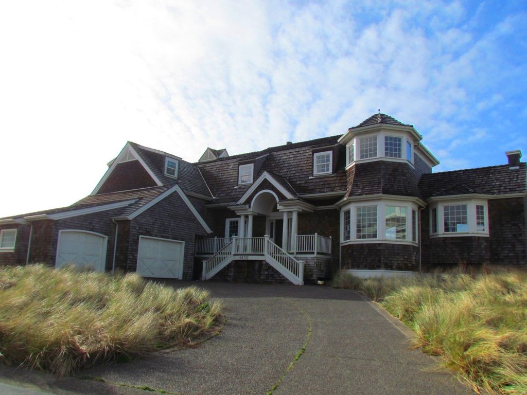 13 room luxury House for sale in 6430 SW Arbor Dr, South Beach, OR