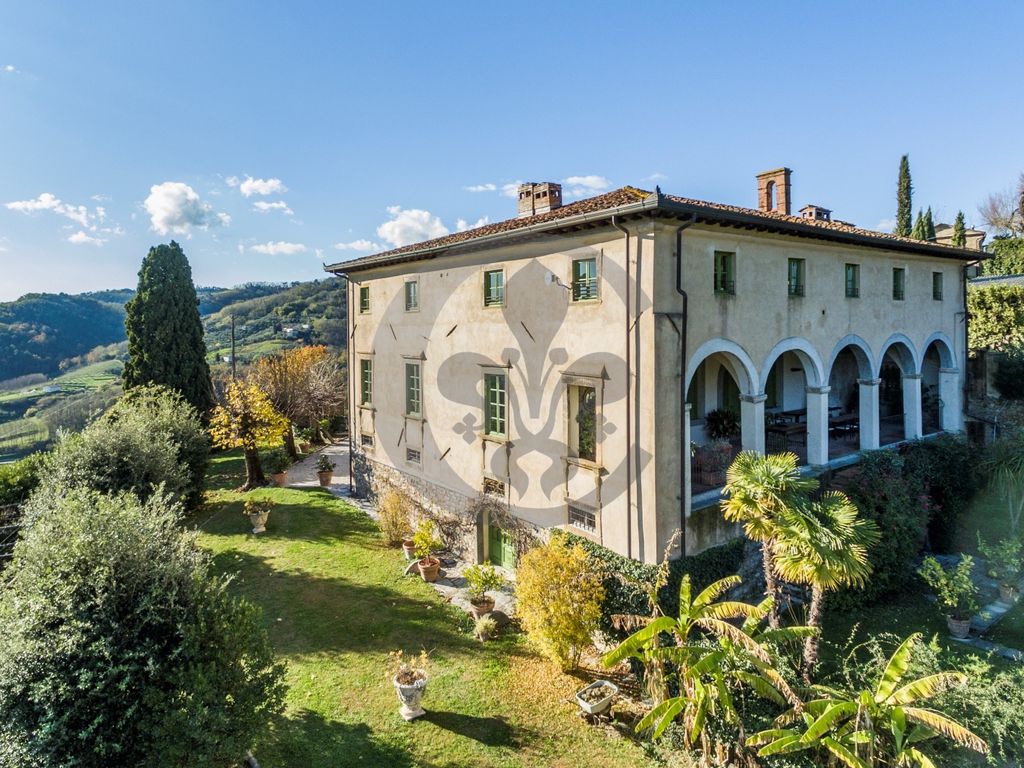 Villa di 1300 mq in vendita Via Della Cappella, Lucca, Toscana