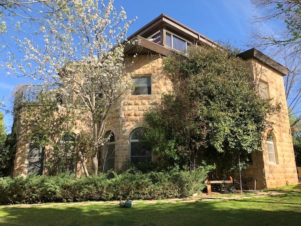 13 room luxury House for rent in Neve Daniel Gush Etzion, Jerusalem