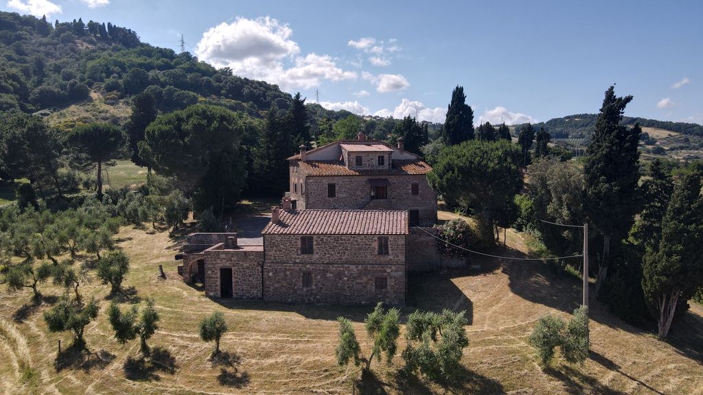 Lussuoso casale in vendita Montecatini di Val di Cecina, Toscana