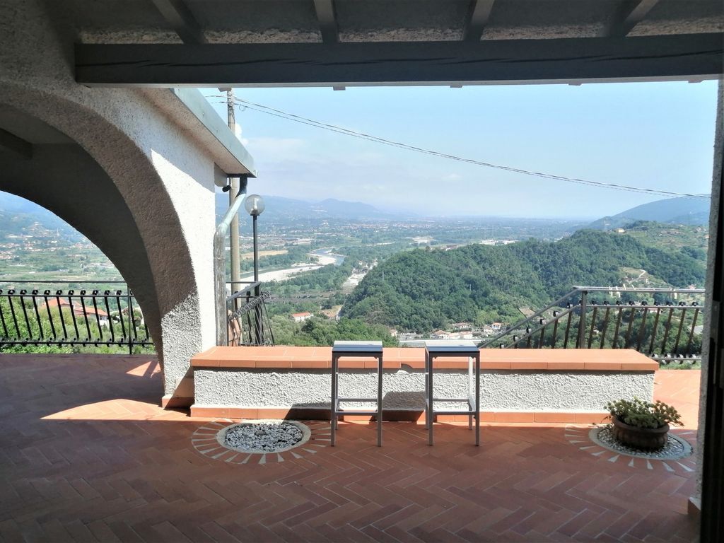 Villa di 300 mq in vendita Vezzano Ligure, Liguria