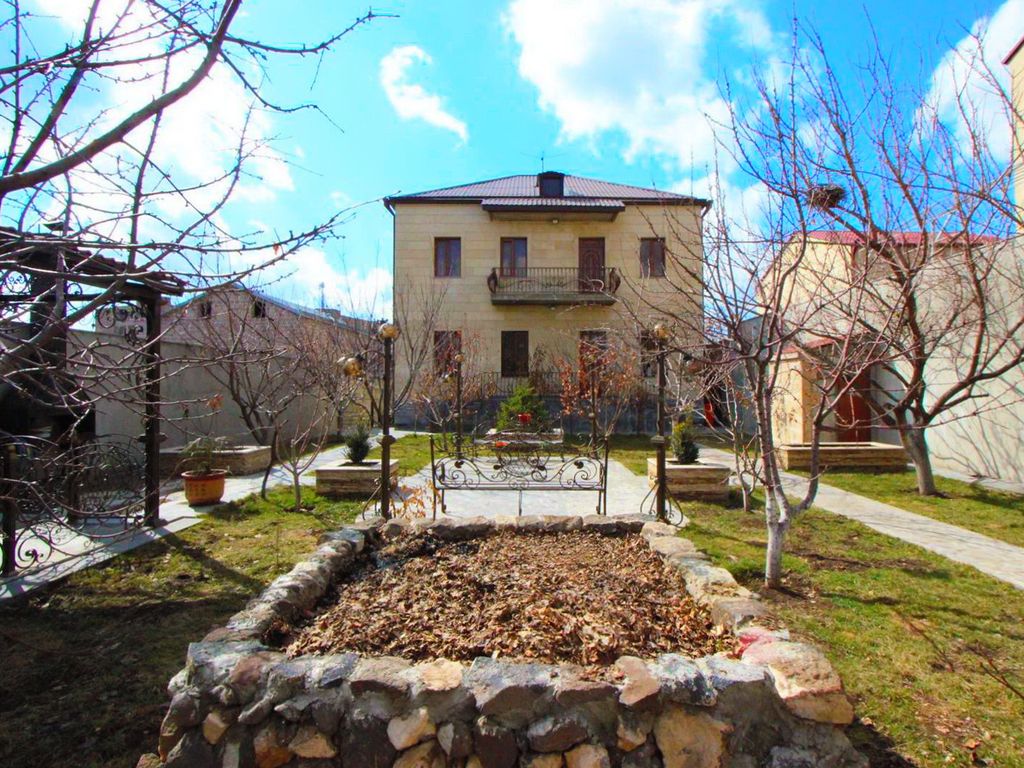 4 bedroom luxury mansion for sale in МалатияСебастия, квартал Араратян