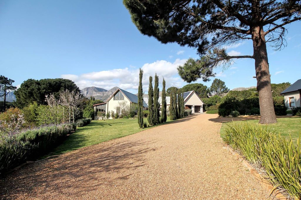 5 bedroom exclusive country house for sale in 81 High Riding Estate ...