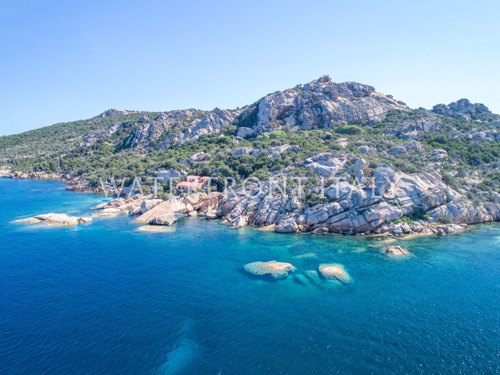 6 room luxury Villa for sale in Palau, Sardinia 99307063