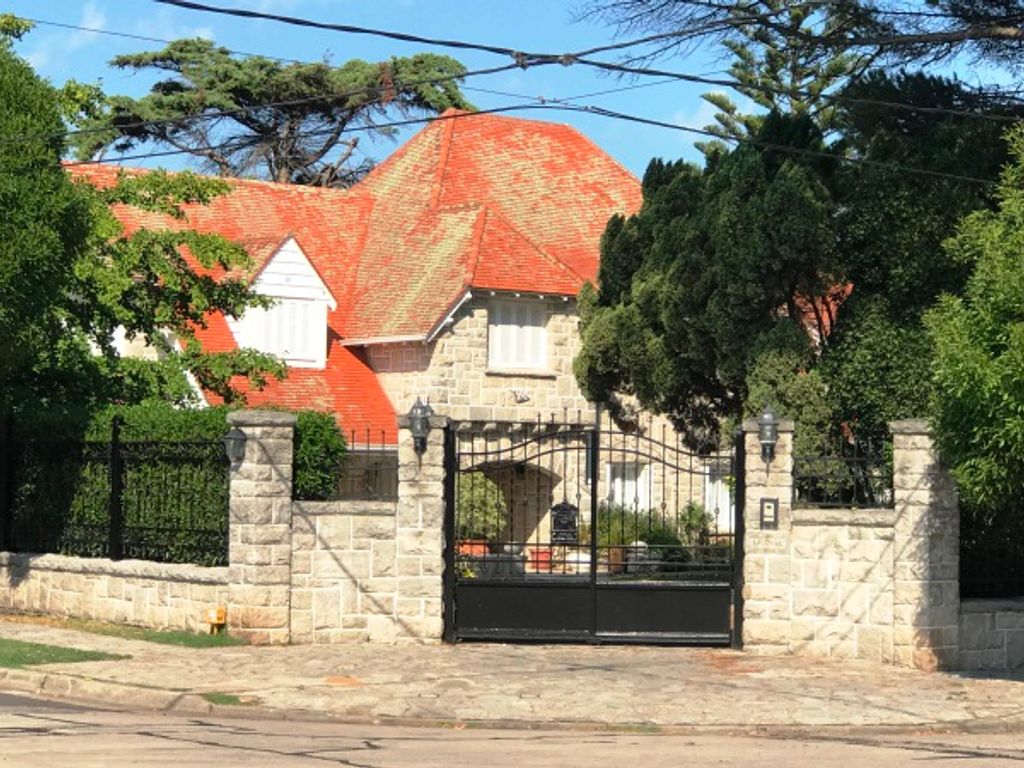 8 bedroom luxury mansion for sale in Garay 500, Mar del Plata