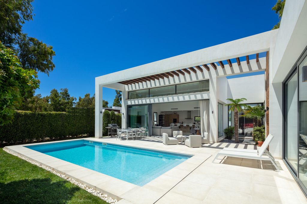 4 bedroom luxury Villa for sale in Robledal, Estepona, Malaga ...