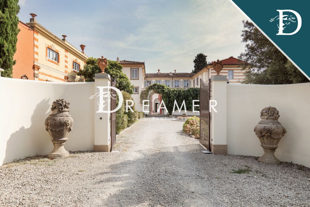 Appartamento di lusso di 328 m² in vendita Largo Valiversi 2, Sesto Fiorentino, Firenze, Toscana