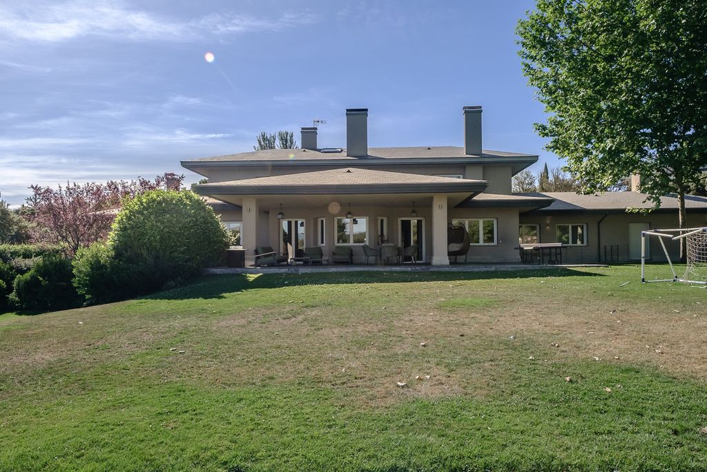 6 bedroom luxury House for rent in Ciudalcampo, Madrid, Province of