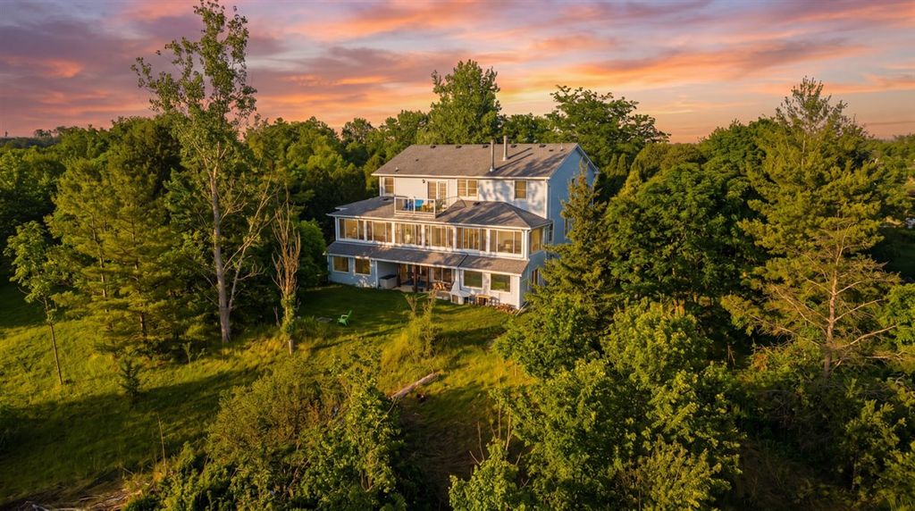 13 room luxury House for sale in 24992 Crinan Line, West Lorne, Ontario - 132797767 - LuxuryEstate.com