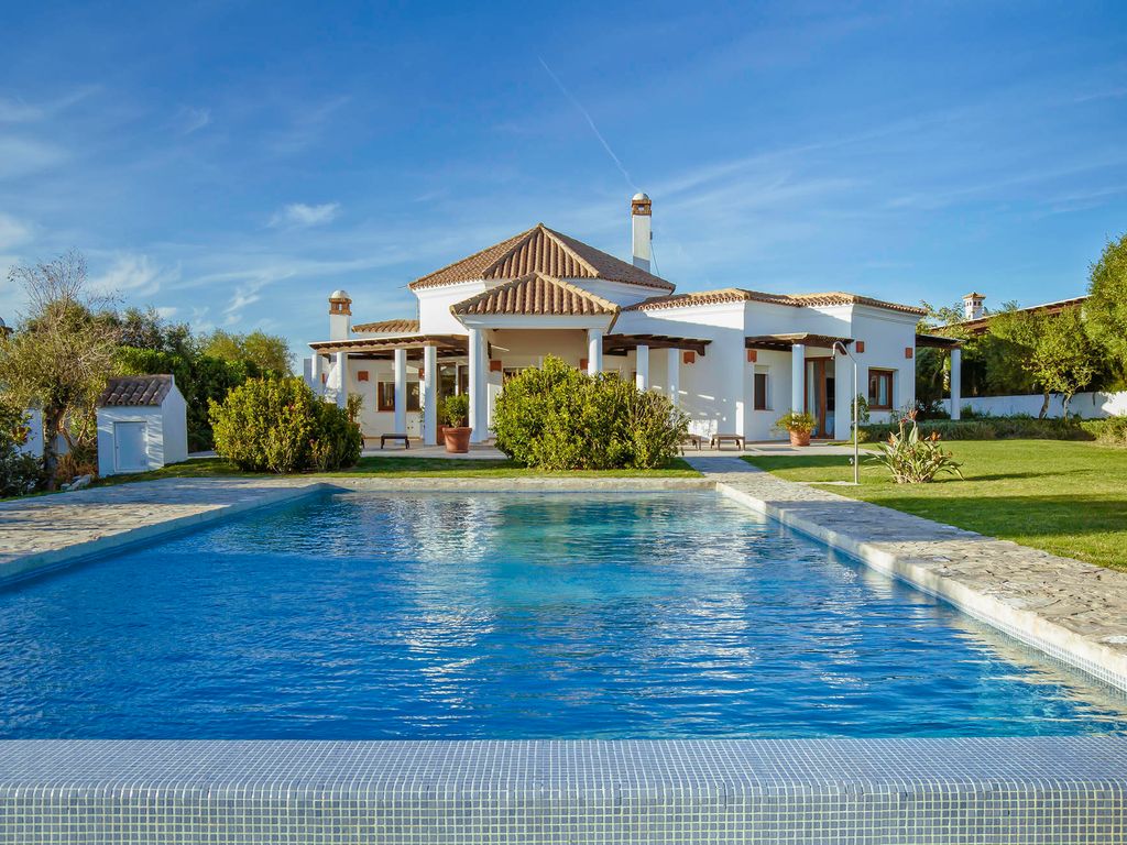 5 bedroom luxury Villa for sale in Calle La Torre S/N, Benalup-Casas ...