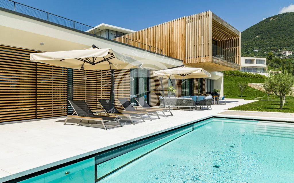 LuxusApartment mit 7 Zimmern zu verkaufen in Gardone Riviera