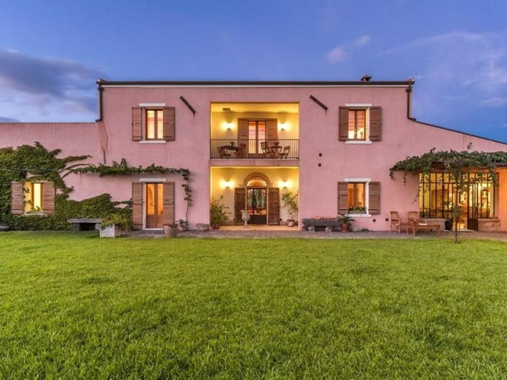 8 bedroom exclusive country house for sale in Oristano, Italy 26223701