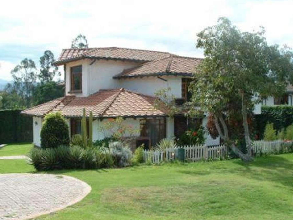 4 bedroom exclusive cottage for sale in tumbaco, Tumbaco, Provincia de