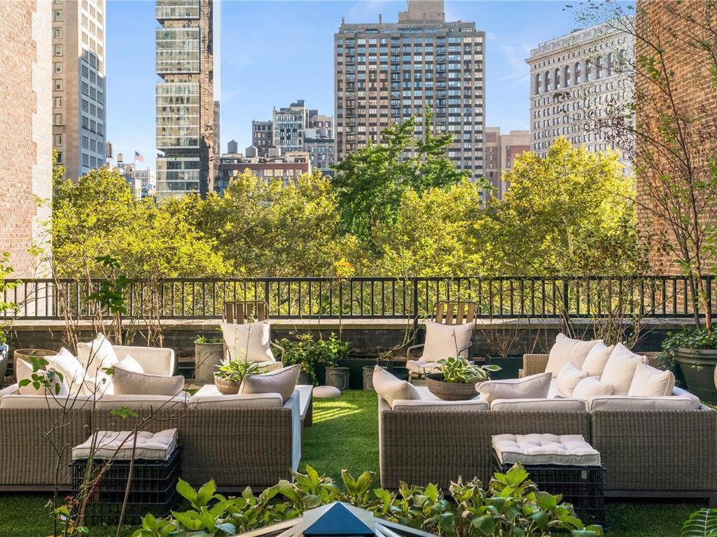 15 room luxury Flat for sale in New York