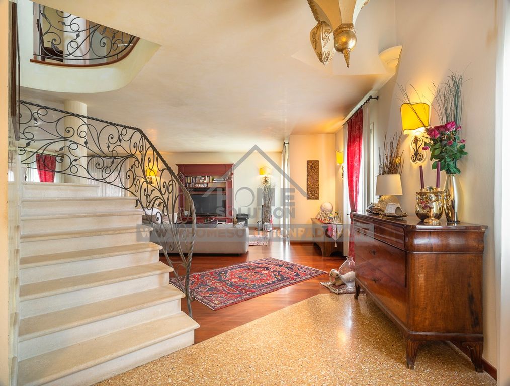 Villa de luxe de 8 pièces en vente Viale del Lavoro, Ponte San Nicolò, Padoue, Vénétie
