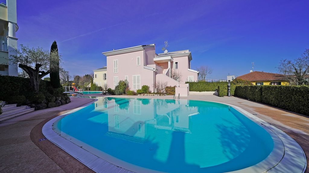 Престижная вилла 224 в Продажа, Via Miralago 1, Peschiera del Garda, Provincia di Verona, Veneto