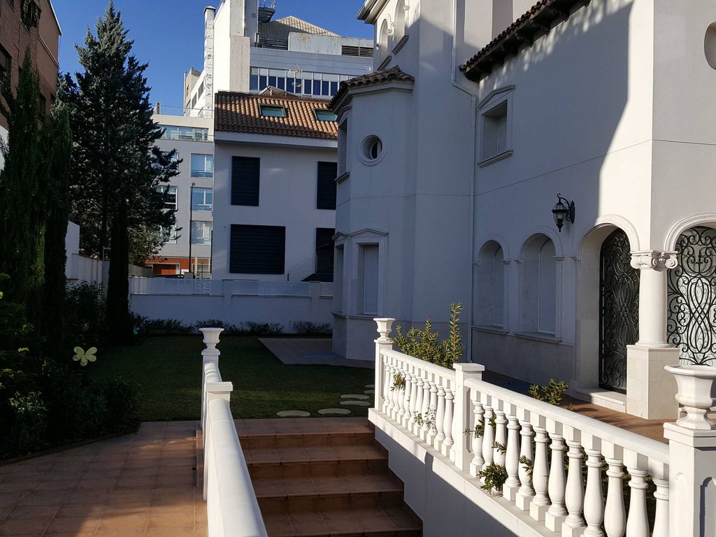 5 bedroom luxury House for sale in Avenida de Alfonso Xlll, 17, Madrid