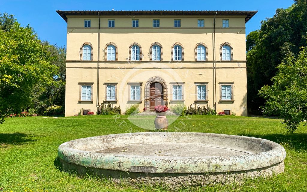 Villa di 4000 mq in vendita Lucca, Toscana