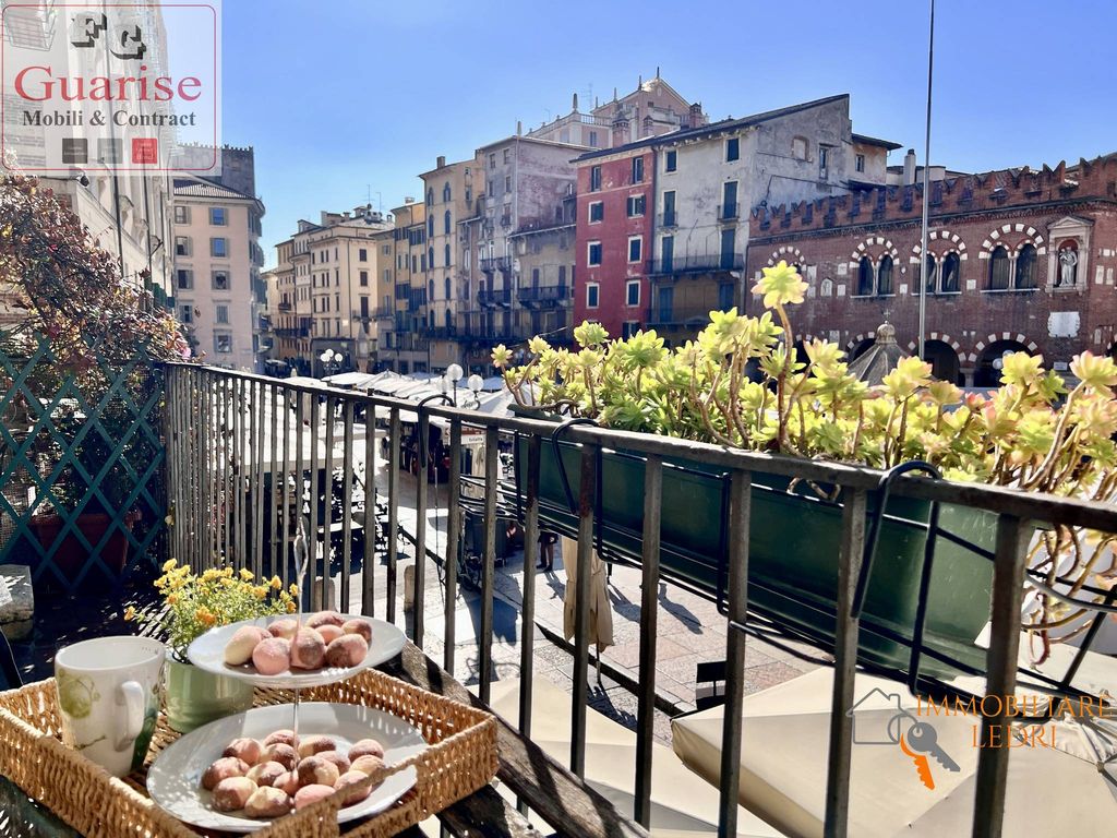 Luxury Apartment for sale in Piazza delle Erbe, Verona, Veneto