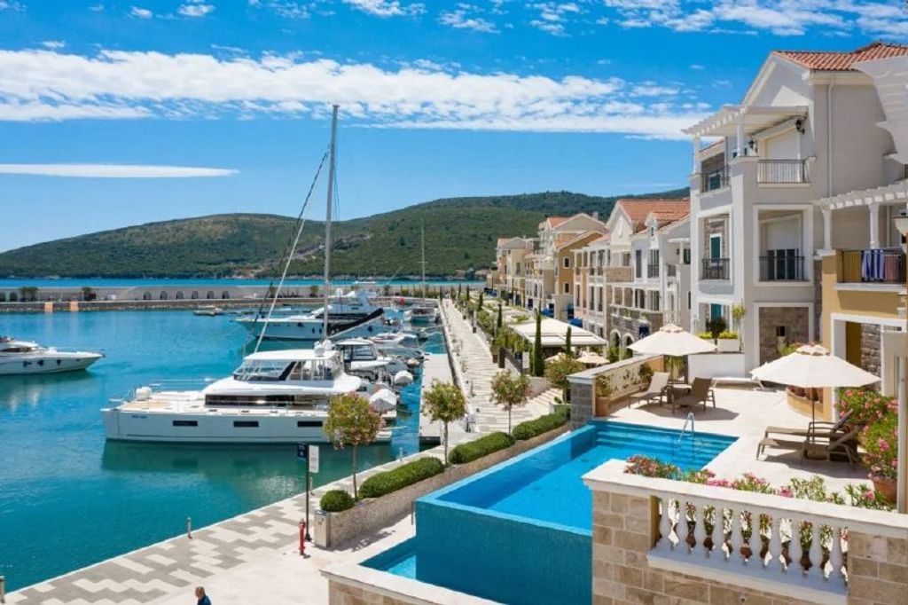 Престижная квартрира в Продажа Lustica bay, Тиват, Tivat