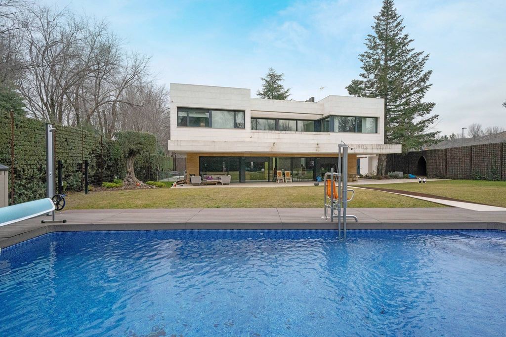 4 bedroom luxury House for sale in La Moraleja, Madrid, Community of