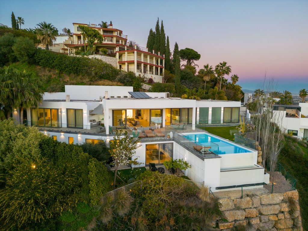 7 bedroom luxury Villa for sale in La Quinta, Marbella, Malaga