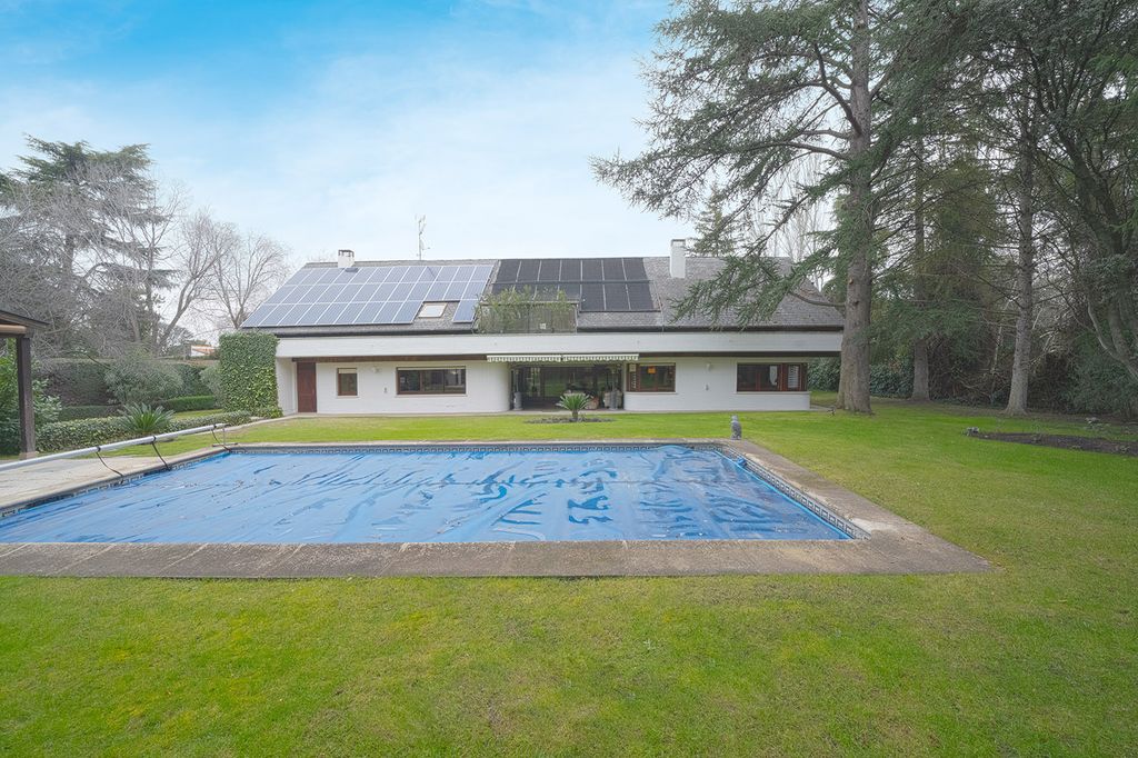 7 bedroom luxury Detached House for sale in La Moraleja, Madrid