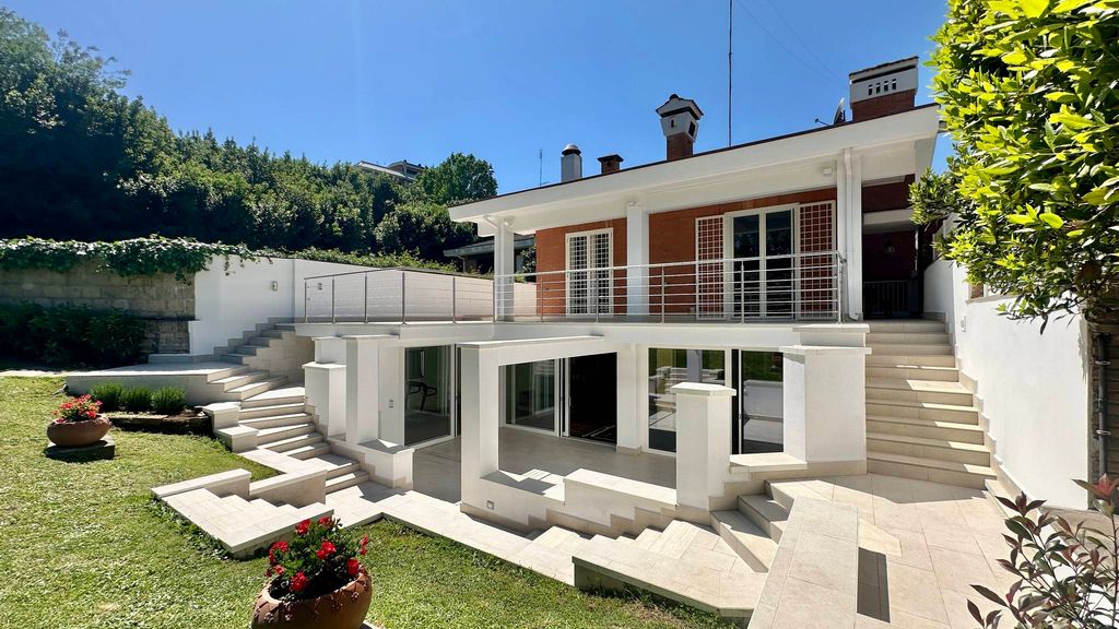 Эксклюзивная вилла в Продажа Via della nocetta 171, Рим, Lazio