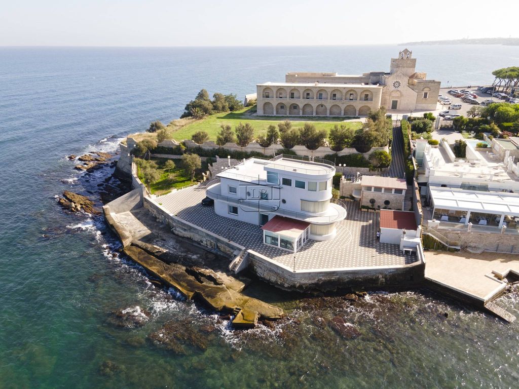Prestigiosa villa di 425 mq in vendita Piazza Marina di Colonna, 2, Trani, Barletta - Andria - Trani, Puglia