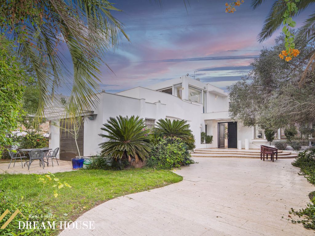 8 room luxury Villa for sale in Savyon, Israel 118702983