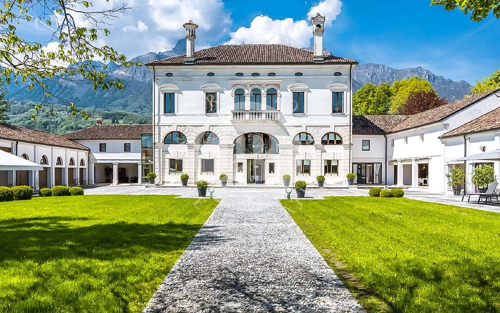 Villa di 2500 mq in vendita Belluno, Veneto
