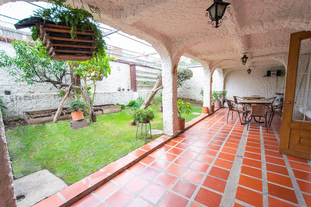 Luxury 5 room Detached House for sale in Calle 124 7164, Suba