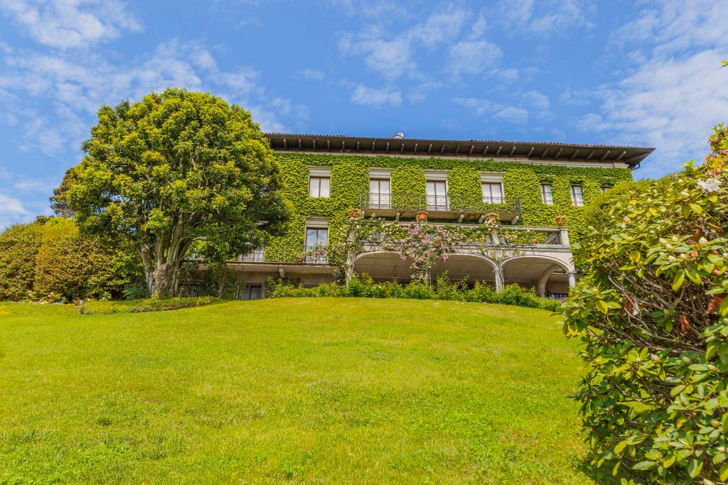 Prestigiosa villa di 1246 mq in vendita, Verbania, Italia