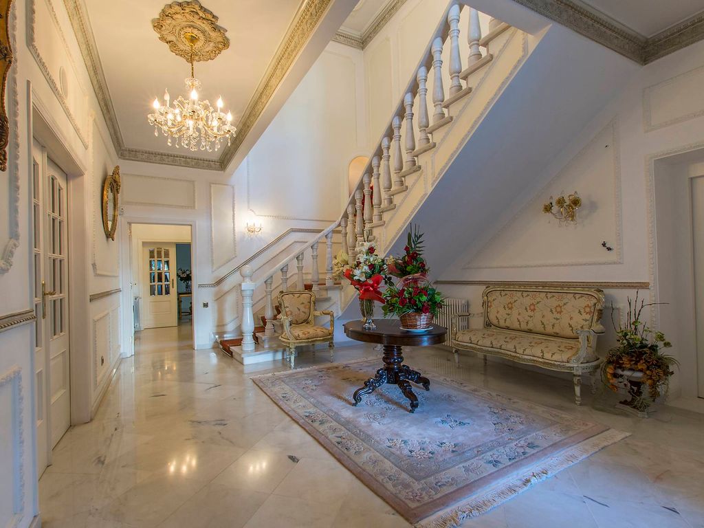 18 room luxury House for sale in Rua António Saldanha, Lisbon