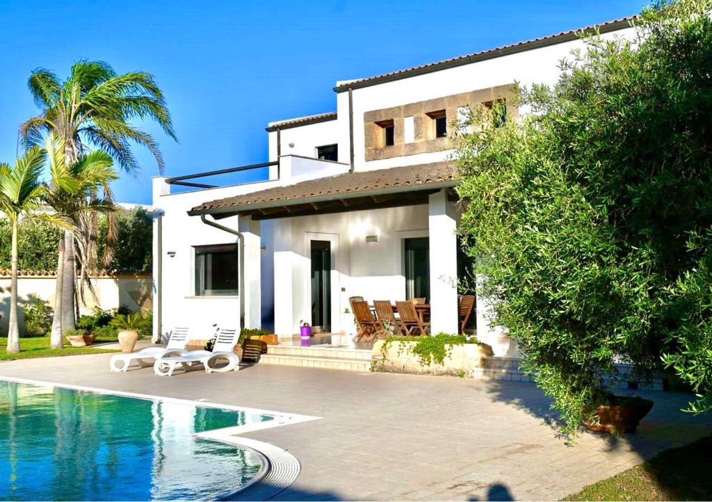 9 room luxury Villa for sale in Via Pulizzi Chianu 49, Petrosino