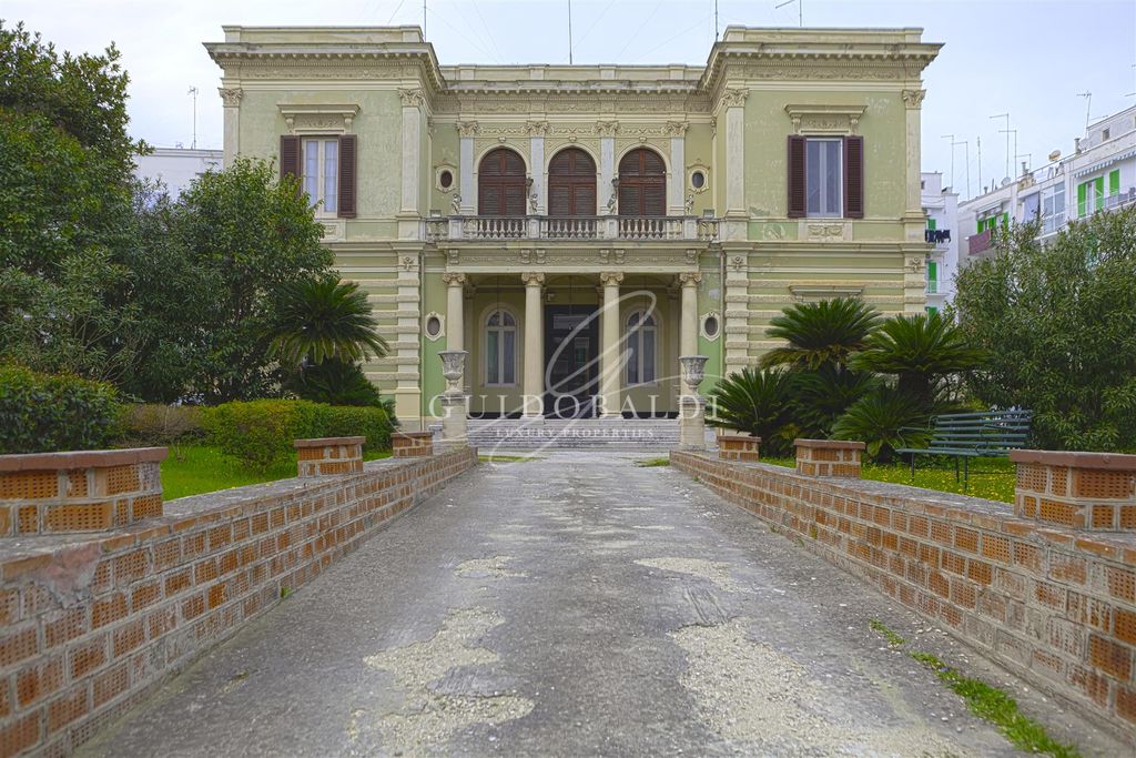 Esclusiva villa di 700 mq in vendita Via Edoardo Germano, Molfetta, Puglia