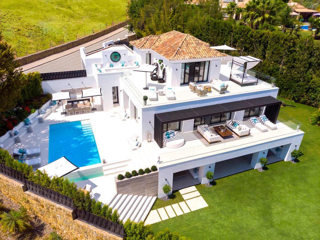 5 bedroom luxury Villa for sale in Marbella, Andalusia 60897703