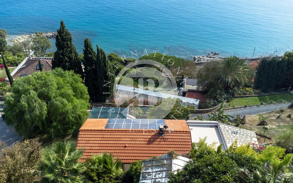 Prestigiosa villa di 235 mq in vendita, Bordighera, Liguria