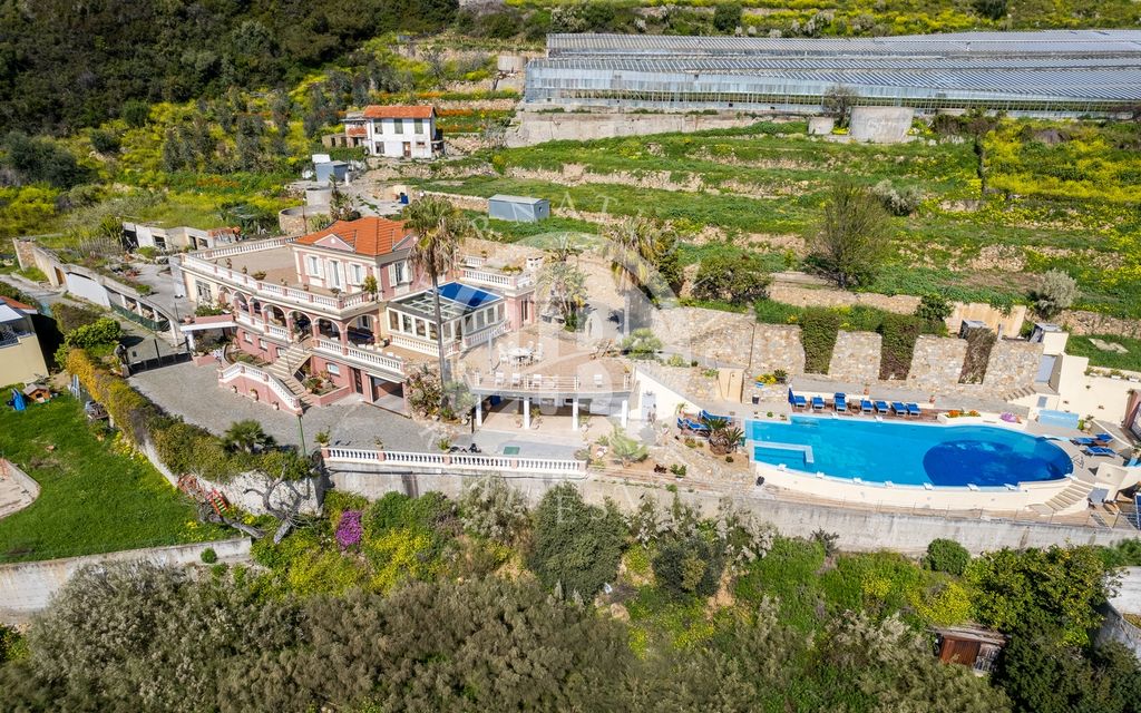 Villa di 460 mq in vendita Ospedaletti, Italia