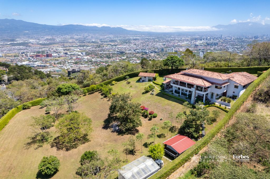 Особняк 786 м2 в Продажа San Rafael, Escazú, Provincia de San José
