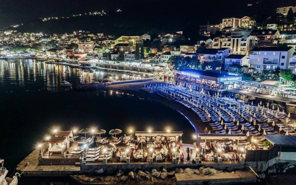 Престижный Отель 2500 м2 в Продажа Savina, Херцег-Нови, Herceg Novi