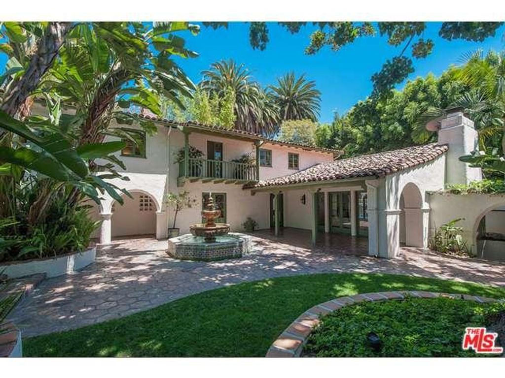 Luxury Farmhouse for sale in Los Angeles, California 11452501