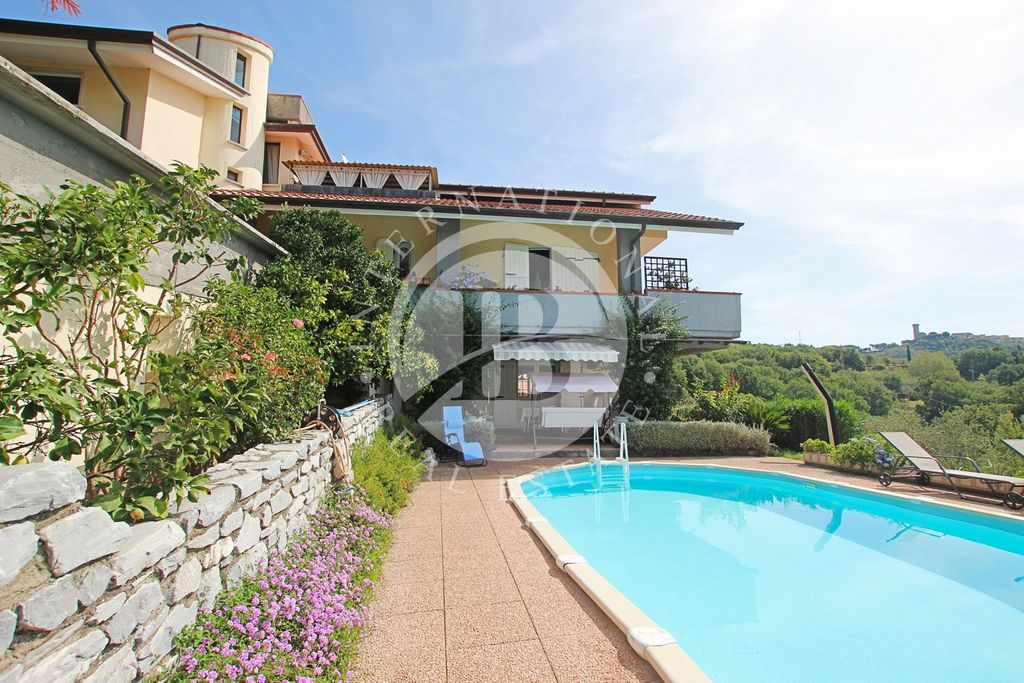 Villa di 570 mq in vendita Castelnuovo Magra, Liguria