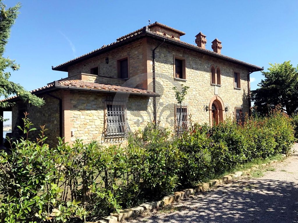 Lussuoso casale in vendita Lago di Chiusi, Castiglione del Lago, Umbria