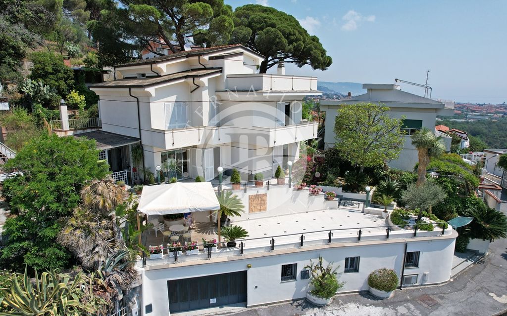 Villa di 365 mq in vendita Loano, Italia